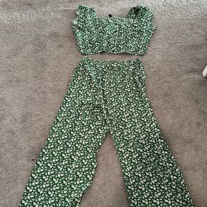 Green crop set. Never worn. SHEIN 2xl